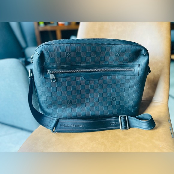 Black Louis Vuitton Laptop Bag - Picture 1 of 3